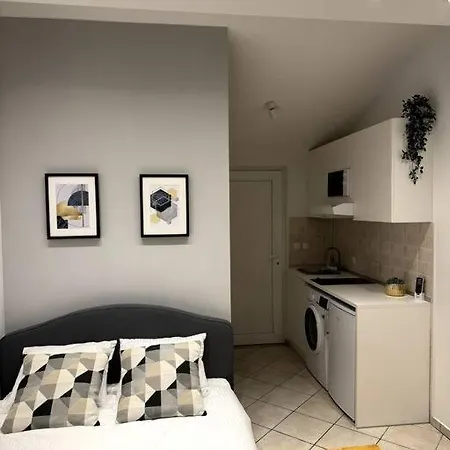 Apartment Mar 2 *